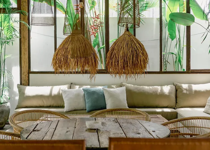 Stylish Boho Chic 3br In Umalas, Private Parking, Near Finns