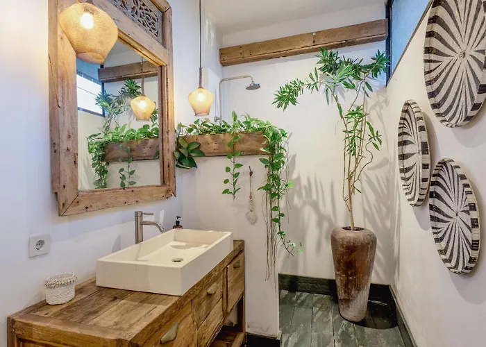 Stylish Boho Chic 3br In Umalas, Private Parking, Near Finns Canggu