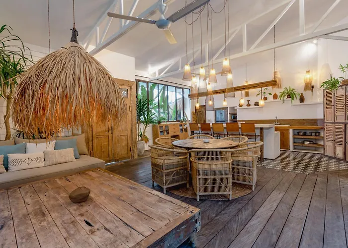 Stylish Boho Chic 3br In Umalas, Private Parking, Near Finns