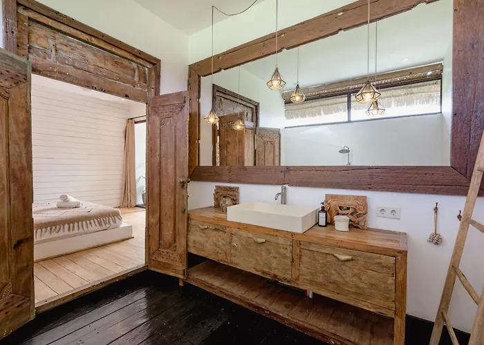Stylish Boho Chic 3br In Umalas, Private Parking, Near Finns Canggu