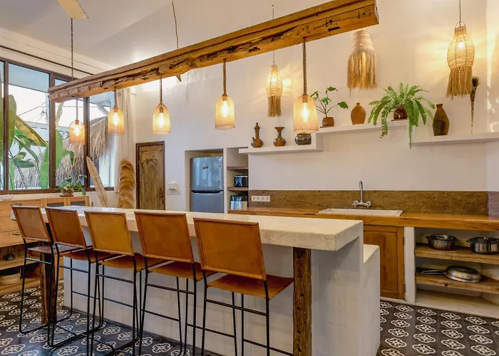 Stylish Boho Chic 3br In Umalas, Private Parking, Near Finns *